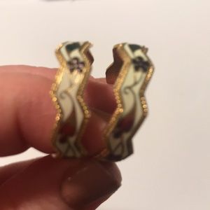 Women’s fashion earrings white/gold colored floral